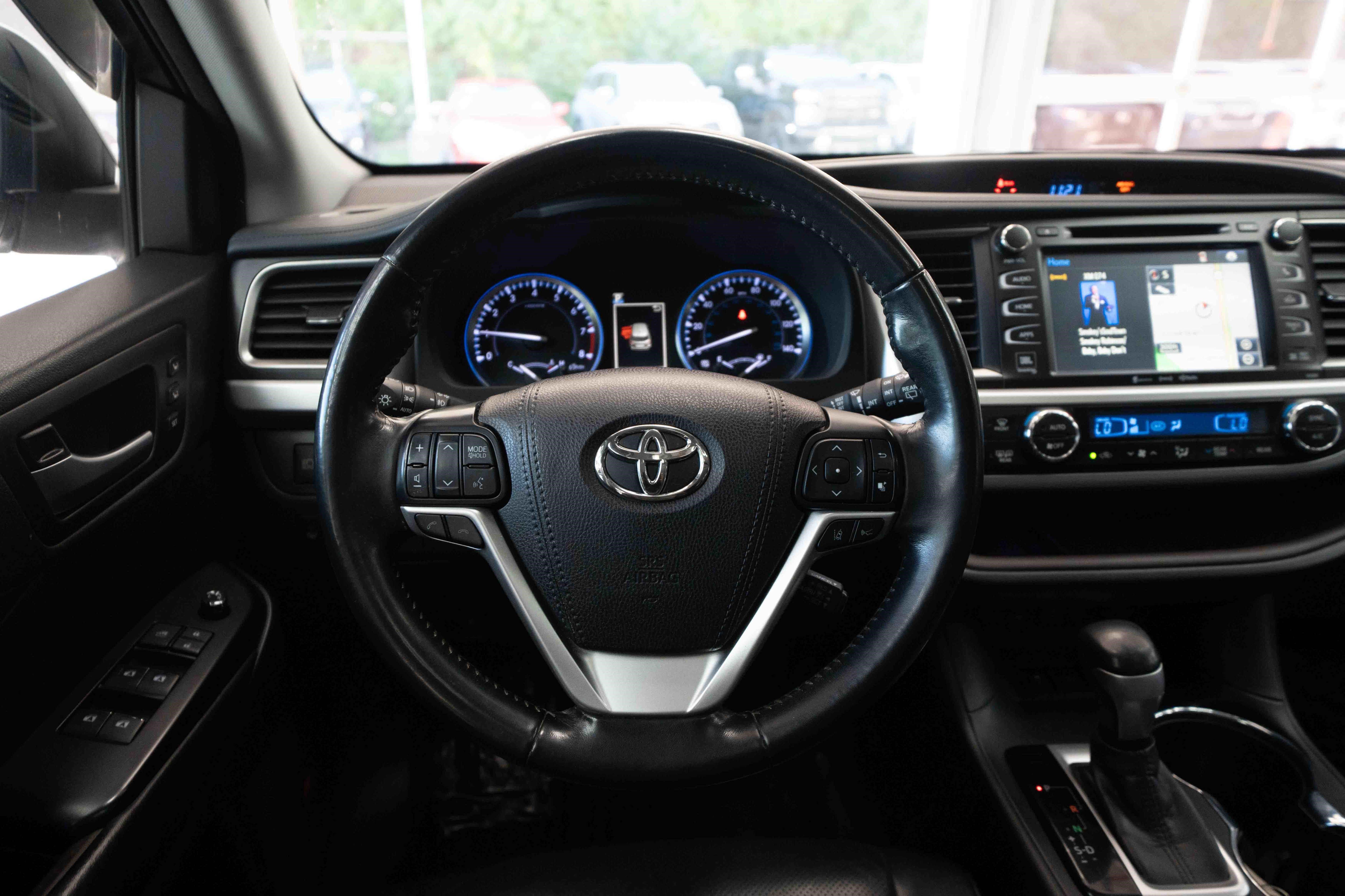 Used 2018 Toyota Highlander Limited AWD/4WD image 21