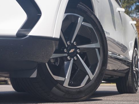 Used 2025 Chevrolet Equinox EV LT w/ Convenience Package image 34