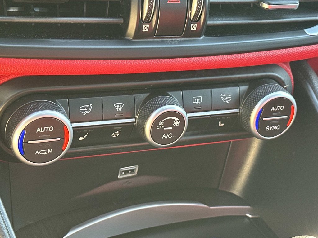 Used 2018 Alfa Romeo Giulia Ti AWD/4WD image 25