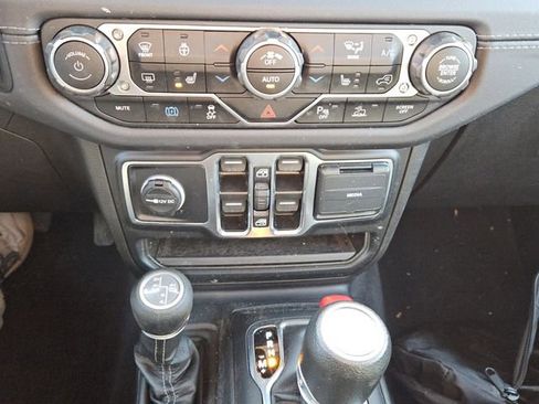 Used 2024 Jeep Wrangler Unlimited Sahara w/ Safety Group image 10