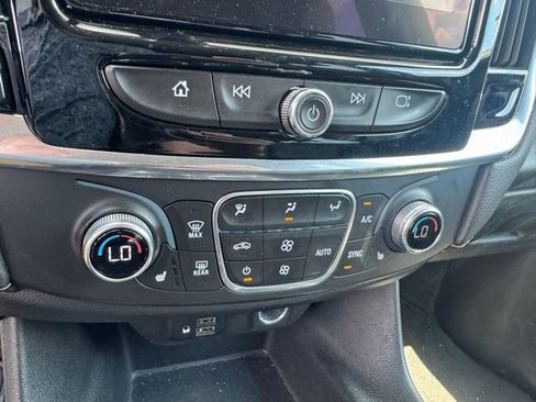 Used 2020 Chevrolet Traverse LT w/ LT Premium Package AWD/4WD image 8