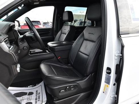 Used 2021 GMC Yukon Denali w/ Denali Premium Package image 24