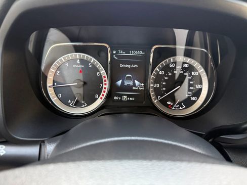 Used 2017 Nissan Titan SV image 17