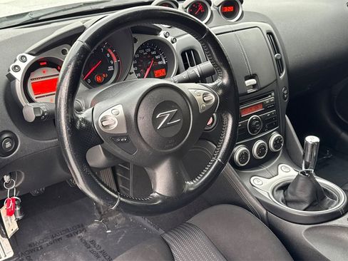 Used 2009 Nissan 370Z Touring w/ Sport Pkg image 12