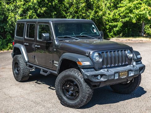 Used 2018 Jeep Wrangler Unlimited Sport S AWD/4WD image 2
