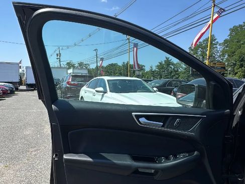 Used 2019 Ford Edge SEL w/ Equipment Group 201A AWD/4WD image 9