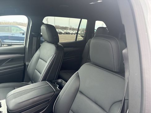 Used 2025 Buick Enclave Preferred image 10