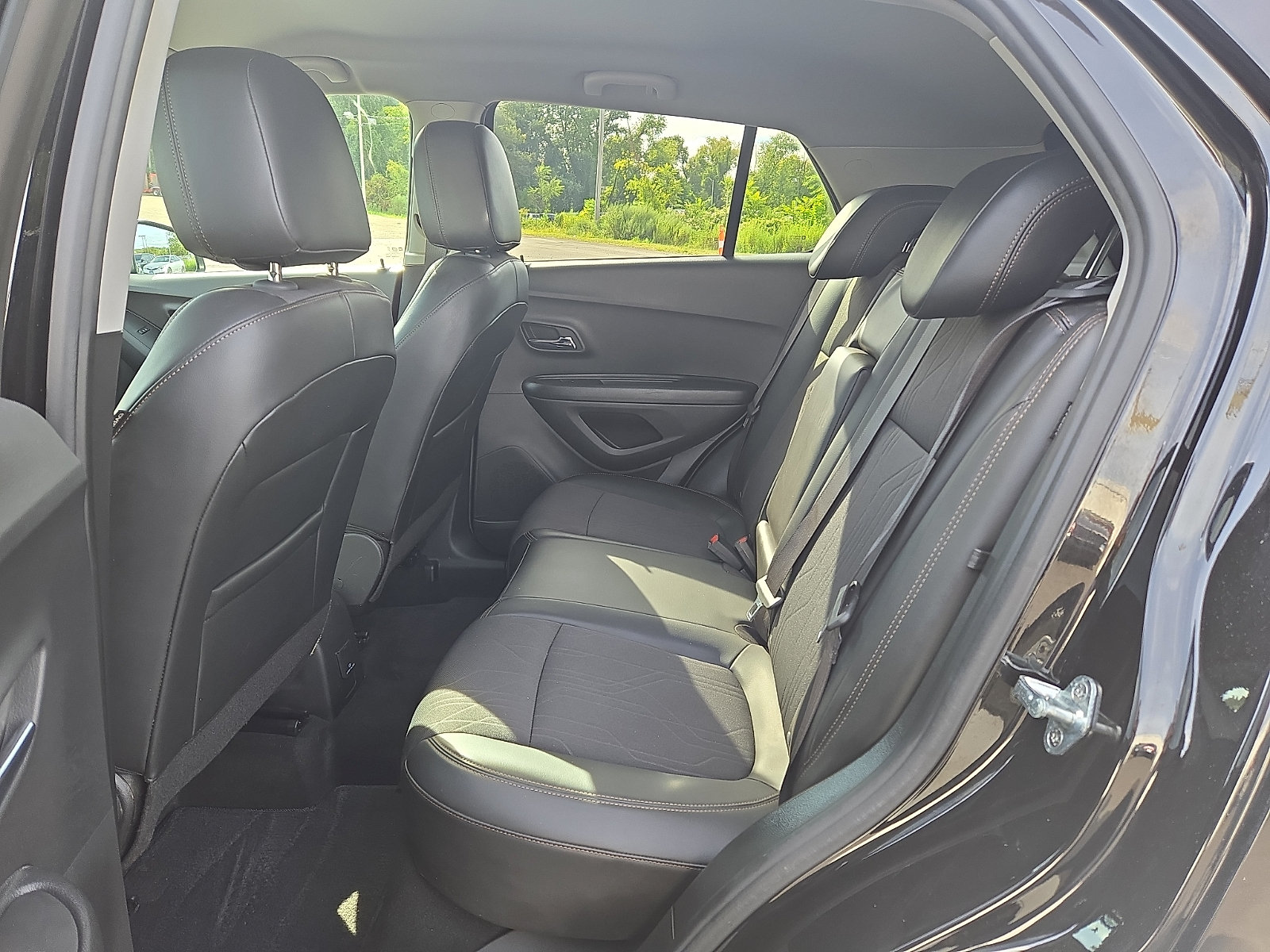 Used 2022 Chevrolet Trax LT w/ LT Convenience Package AWD/4WD image 10