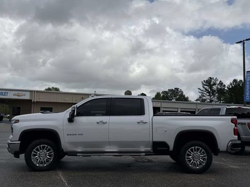 Used 2024 Chevrolet Silverado 2500 LTZ w/ LTZ Convenience Package AWD/4WD image 12