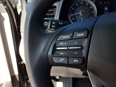 Used 2020 Hyundai Elantra SE image 23