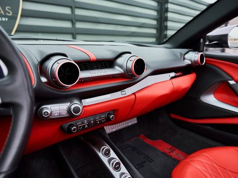 Used 2022 Ferrari 812 GTS image 64