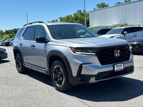 Certified 2025 Honda Pilot TrailSport image 6