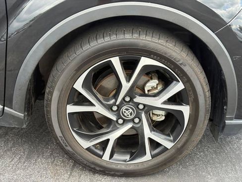 Used 2022 Toyota C-HR XLE FWD image 32