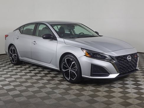 Used 2024 Nissan Altima 2.5 SR image 47