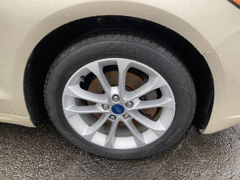 Used 2019 Ford Fusion SE image 28