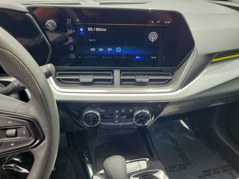 Used 2025 Chevrolet Trax LT FWD image 14