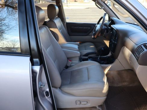 Used 1999 Toyota Land Cruiser image 25
