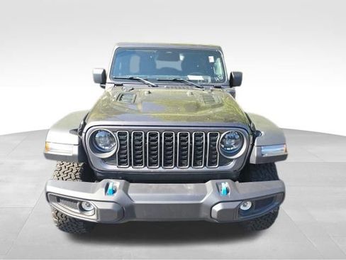 Used 2025 Jeep Wrangler Unlimited Rubicon 4xe w/ Convenience Group AWD/4WD image 3