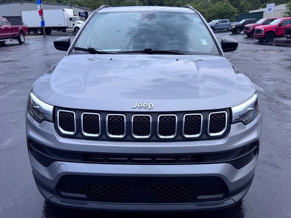 Used 2023 Jeep Compass Latitude w/ Sun and Sound Group AWD/4WD image 5