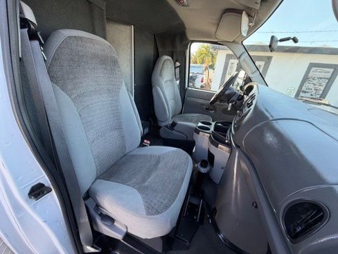 Used 2003 Ford E-450 and Econoline 450 image 27
