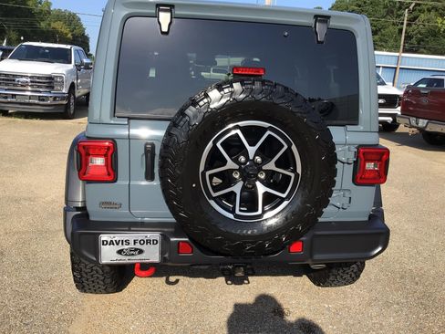 Used 2024 Jeep Wrangler Unlimited Rubicon AWD/4WD image 10