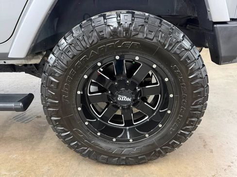 Used 2016 Jeep Wrangler Unlimited Sahara AWD/4WD image 21