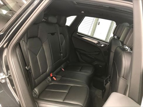 Used 2018 Porsche Macan AWD/4WD image 22