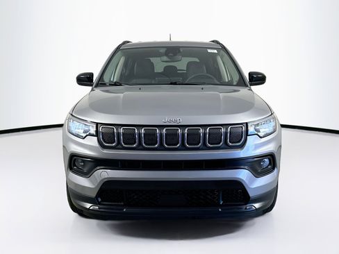 Used 2022 Jeep Compass Latitude image 2