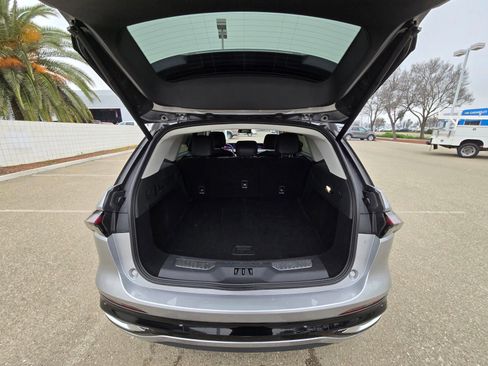 Used 2024 Lincoln Nautilus Reserve image 9