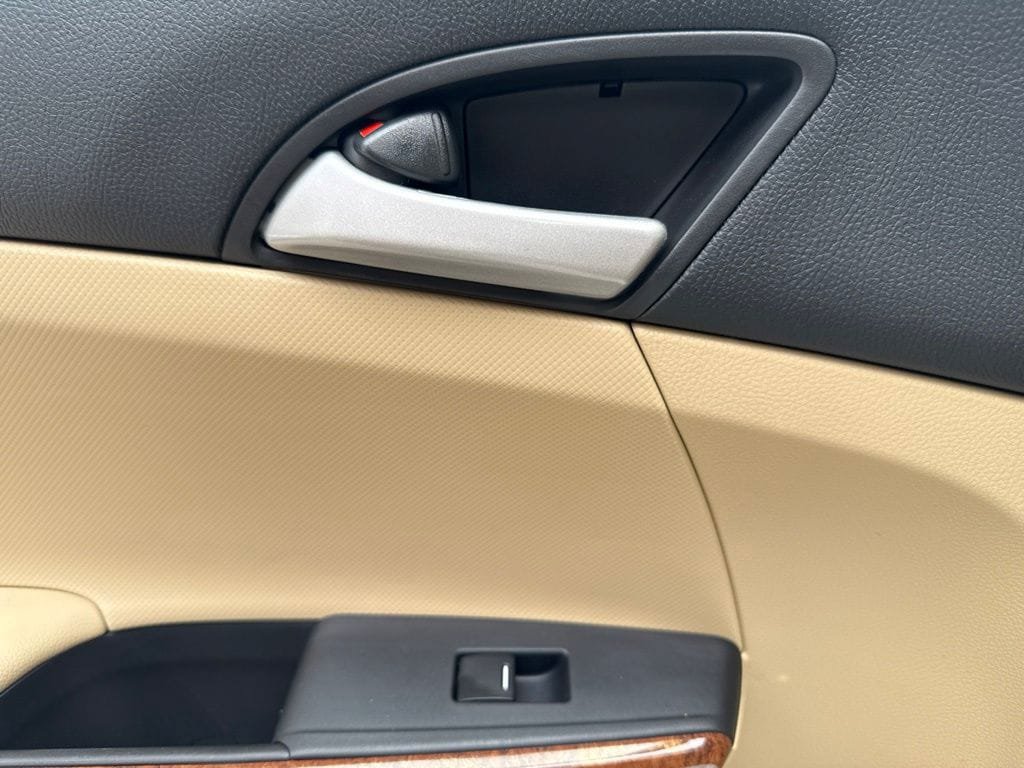 Used 2011 Honda Accord EX image 19