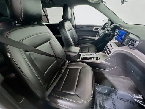 Used 2024 Ford Explorer XLT w/ Equipment Group 202A image 24