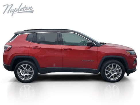 Used 2025 Jeep Compass Limited AWD/4WD image 6