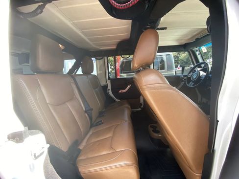 Used 2014 Jeep Wrangler Unlimited Sahara w/ Connectivity Group AWD/4WD image 15