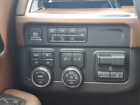 New 2026 Chevrolet Suburban High Country AWD/4WD image 12
