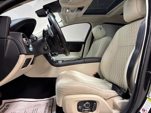 Used 2019 Jaguar XJ L Supercharged image 25