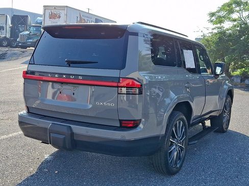 Used 2024 Lexus GX 550 w/ Accessory Package (2T) AWD/4WD image 4