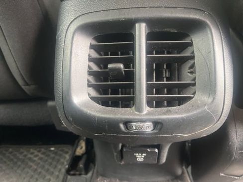 Used 2016 Jeep Cherokee Latitude w/ Cold Weather Group image 17