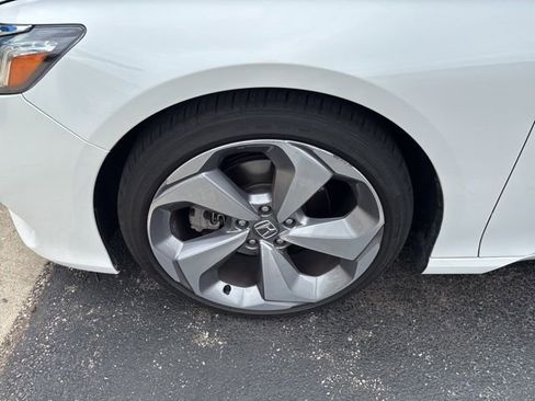 Used 2018 Honda Accord Touring image 4