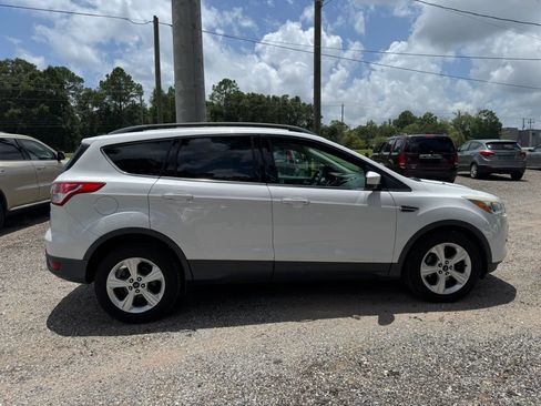 Used 2015 Ford Escape SE w/ Equipment Group 201A FWD image 9