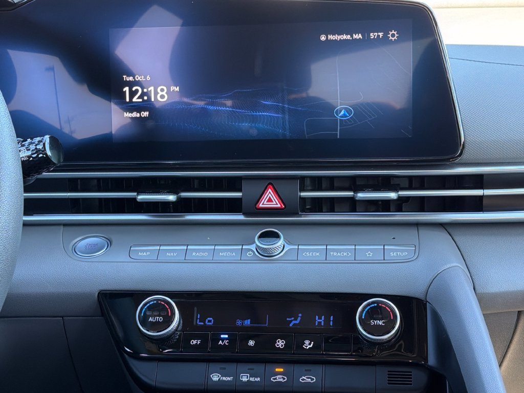 Certified 2024 Hyundai Elantra SEL FWD image 19