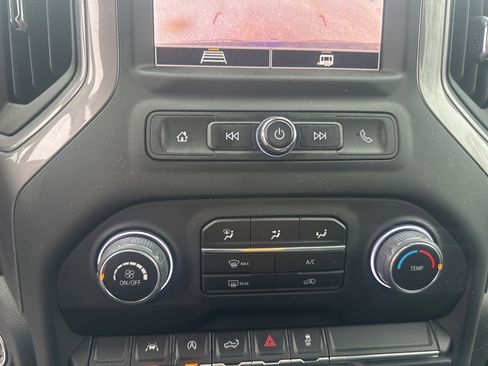 Used 2022 Chevrolet Silverado 1500 Custom image 18