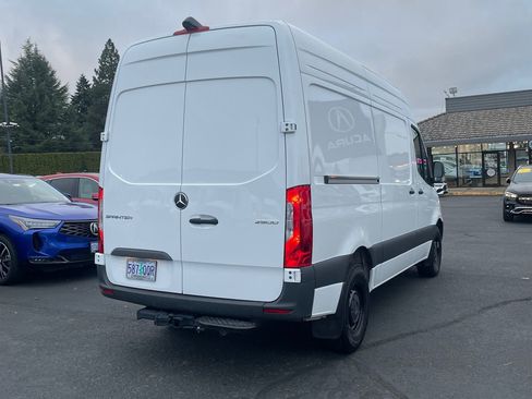 Used 2025 Mercedes-Benz Sprinter 2500 image 4
