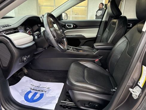 Used 2022 Jeep Compass Limited image 9