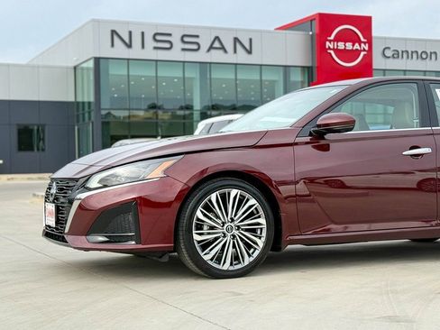 Used 2024 Nissan Altima 2.5 SL AWD/4WD image 29