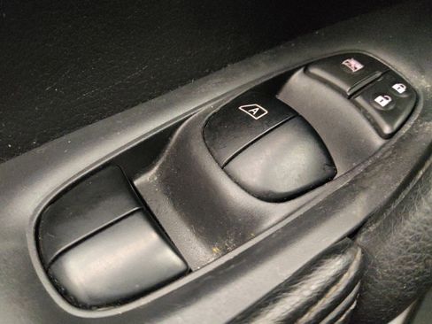 Used 2015 Nissan Rogue SL image 27