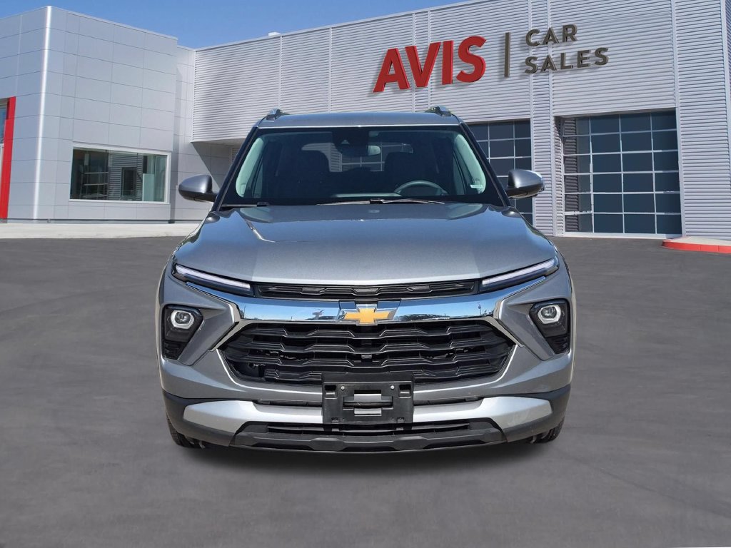 Used 2025 Chevrolet TrailBlazer LT AWD/4WD image 2