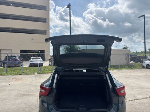 Used 2025 Chevrolet Trax LT w/ LT Convenience Package FWD image 29