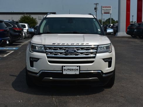 Used 2019 Ford Explorer Limited w/ Limited Luxury Package FWD image 2