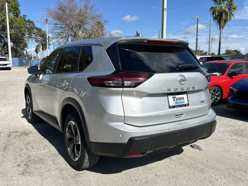 Used 2024 Nissan Rogue SV FWD image 4