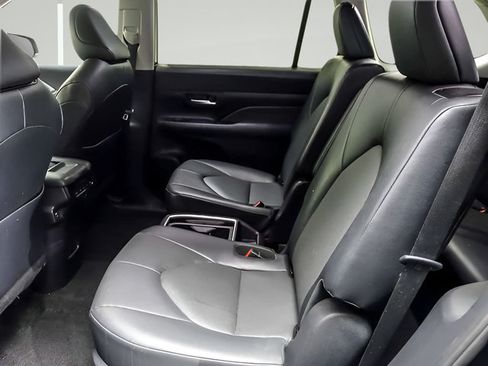 Used 2025 Toyota Grand Highlander AWD image 9
